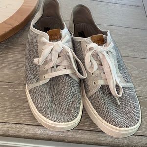 Oluikai womens sneakers